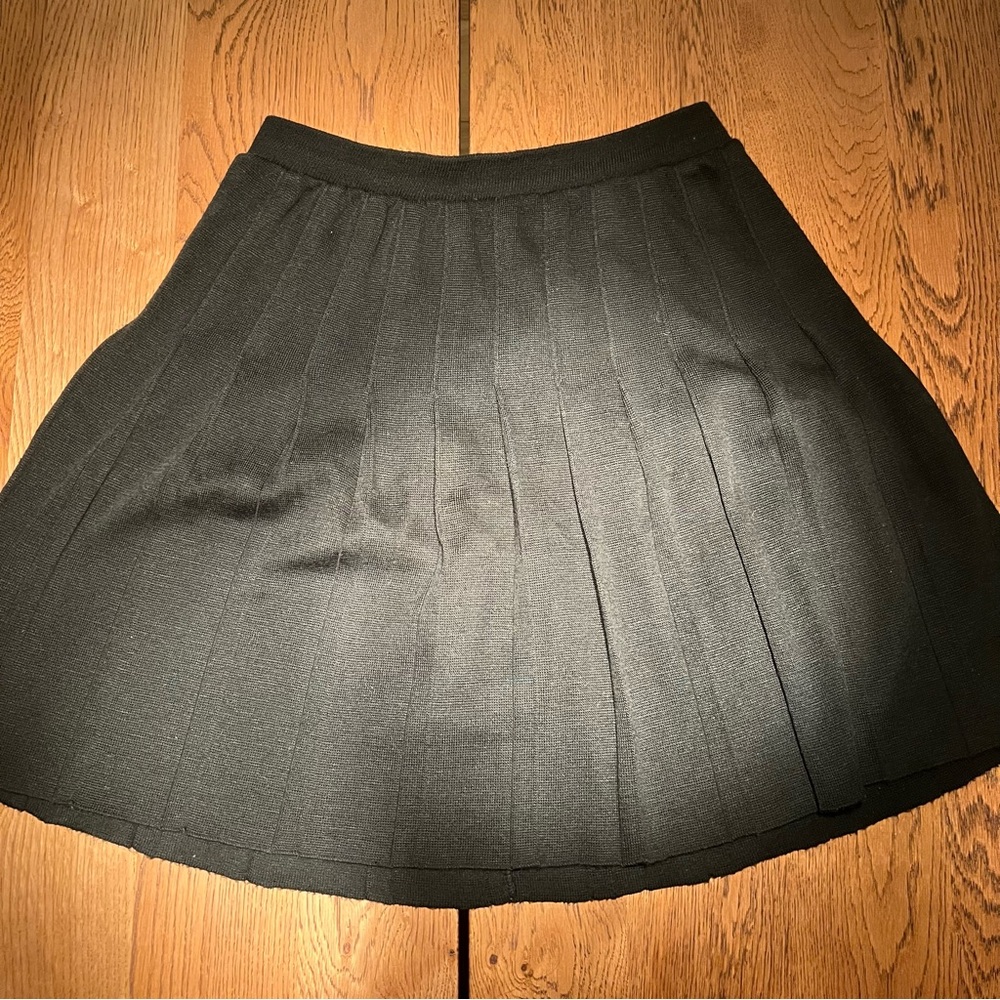 Size L - Le Chateau Charcoal Knit Pleated Skirt